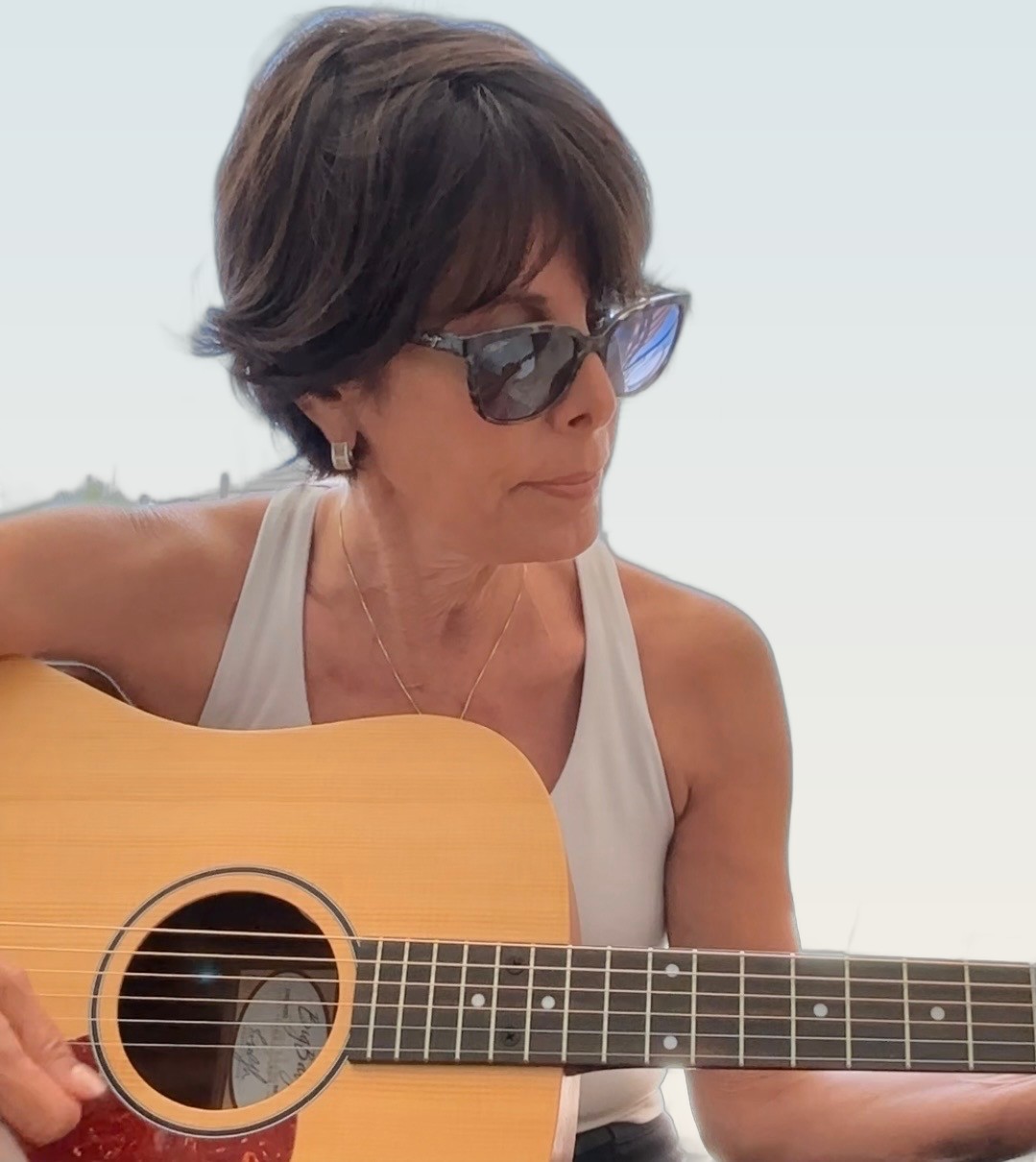 Linda Lionetti playing her acoustic guitar